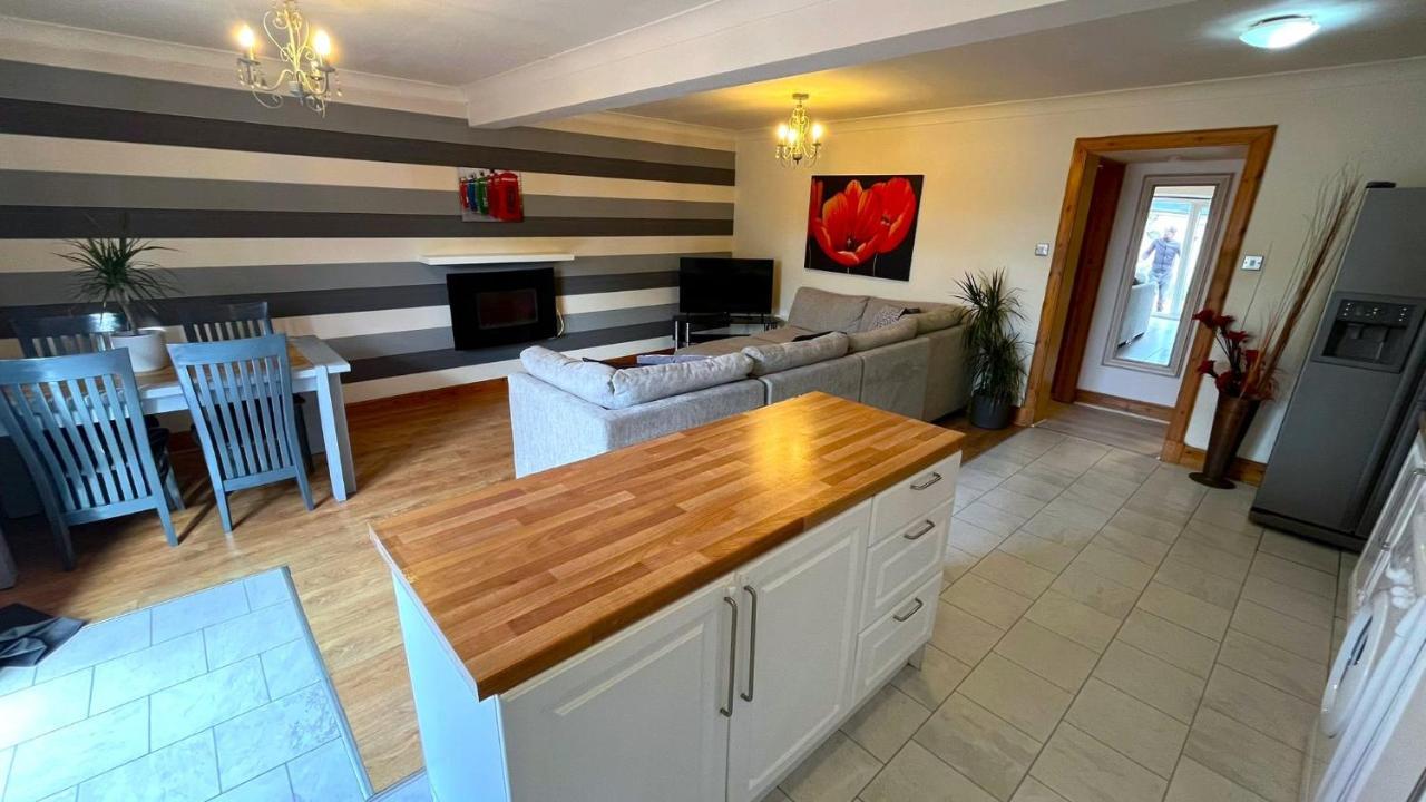 Elegant 2 Bedroom Chalet Edinburgh Exterior photo