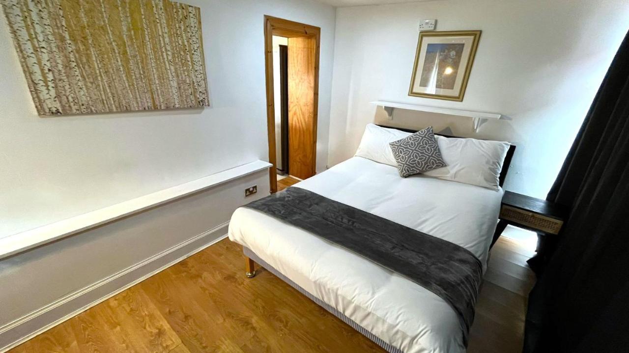 Elegant 2 Bedroom Chalet Edinburgh Exterior photo